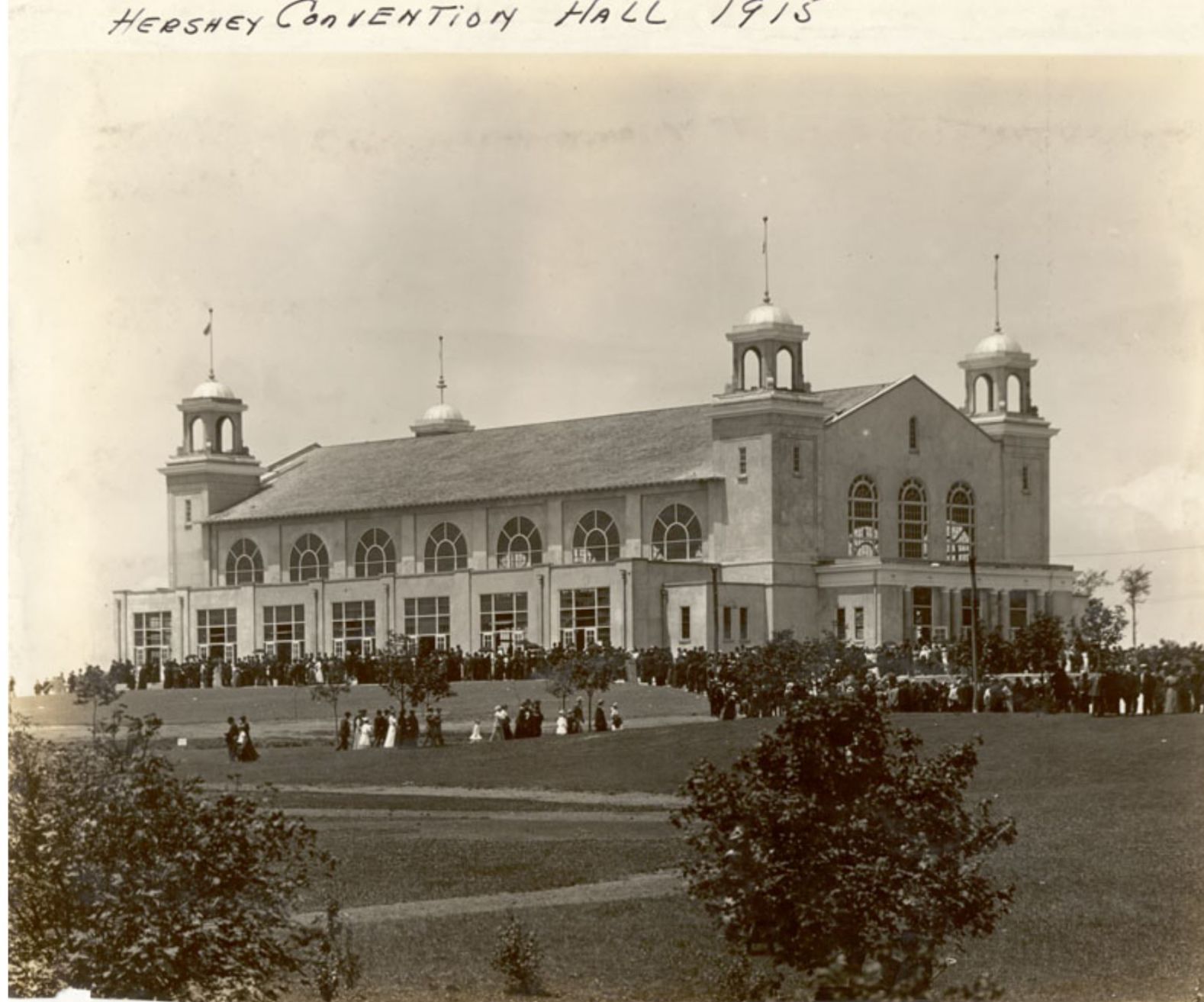 Hershey Convention Hall -C Emlen Urban-Milton Hershey 1915 courtesy Hershey Archives.JPG